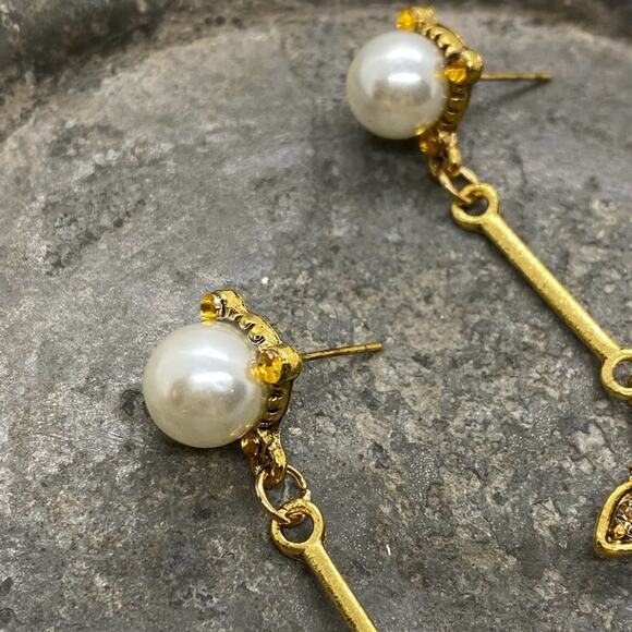 NEW Bee’s Day Off Dangle Earrings - Picture 13 of 15